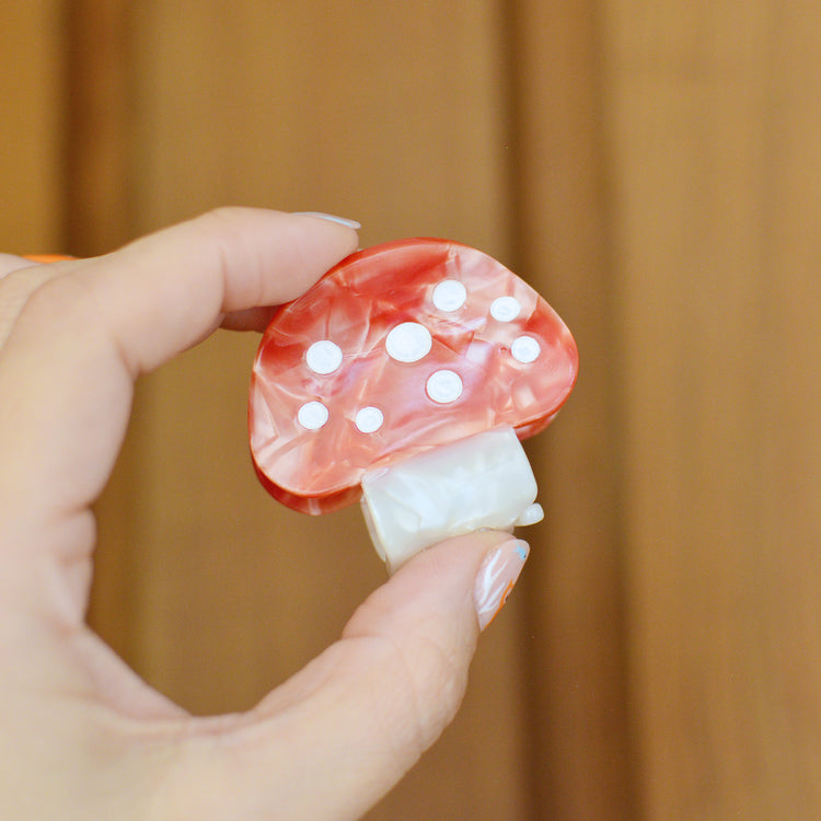 Mushroom Midi Hair Claw