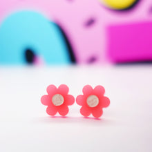 Load image into Gallery viewer, Daisy Stud Earrings

