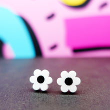Load image into Gallery viewer, Daisy Stud Earrings
